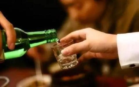 酒精所致震颠性谵妄症状